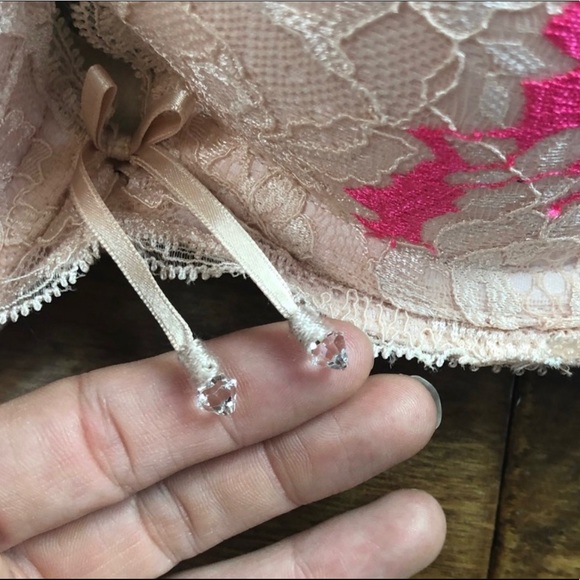 Victoria’s Secret Push-Up Bra - Picture 3 of 6